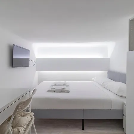Renovated Flat Close To Central Station - Caretto Apartment *